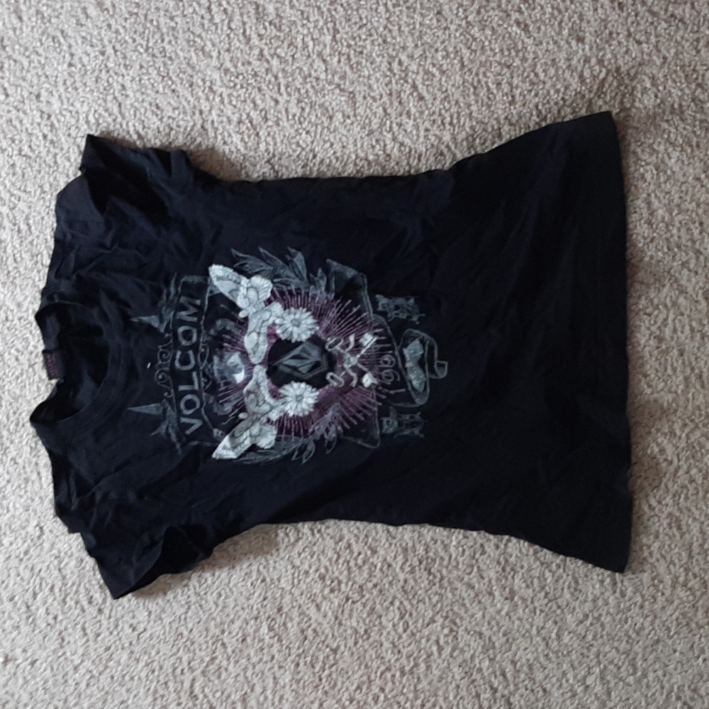 Black volcom graphic tee